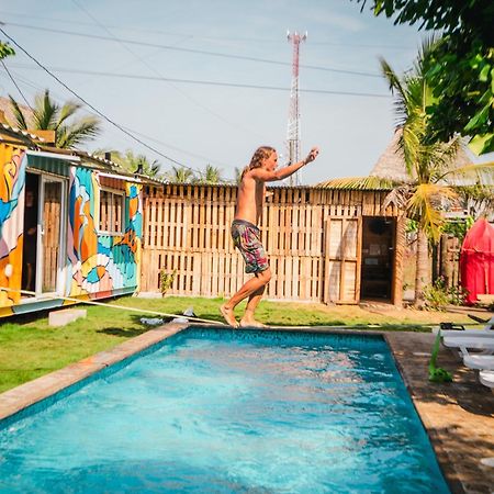 Green Belly Surf Hostel El Paredón Buena Vista Esterno foto