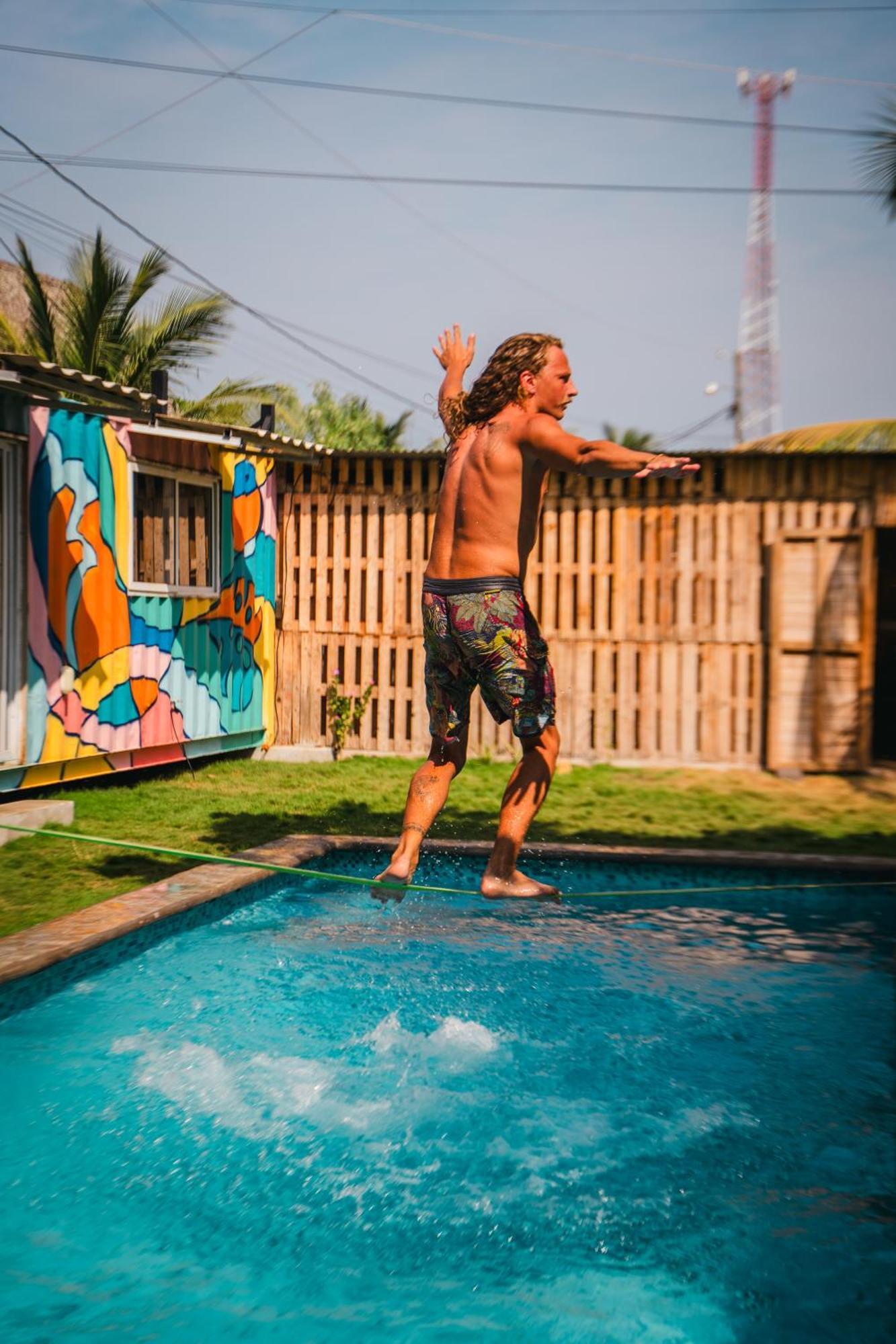 Green Belly Surf Hostel El Paredón Buena Vista Esterno foto